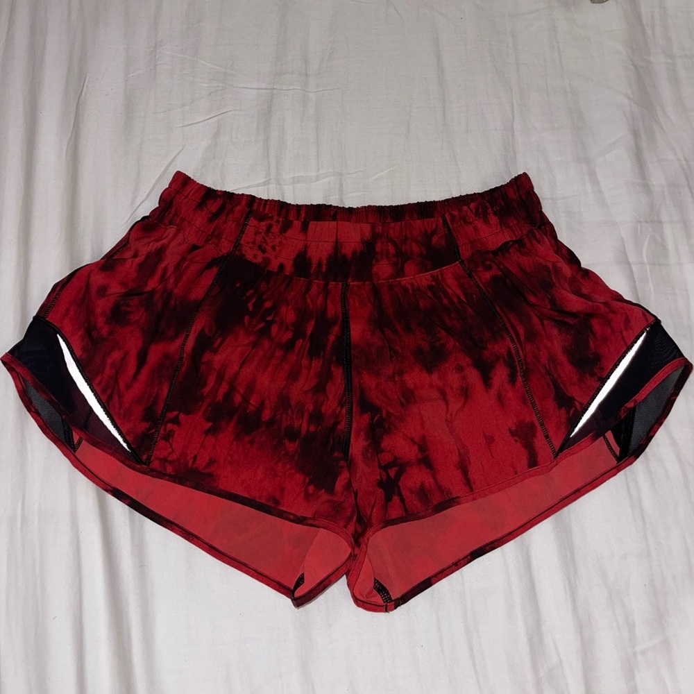 Lululemon Shorts Size 8 (Hotty Hot LR Short 2.5 Lined)